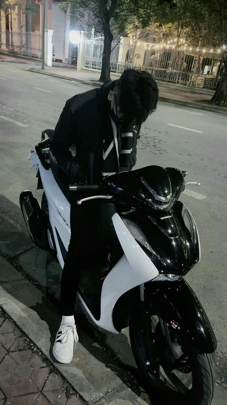 Ảnh meme Boy phố áo khoác đen phong trần