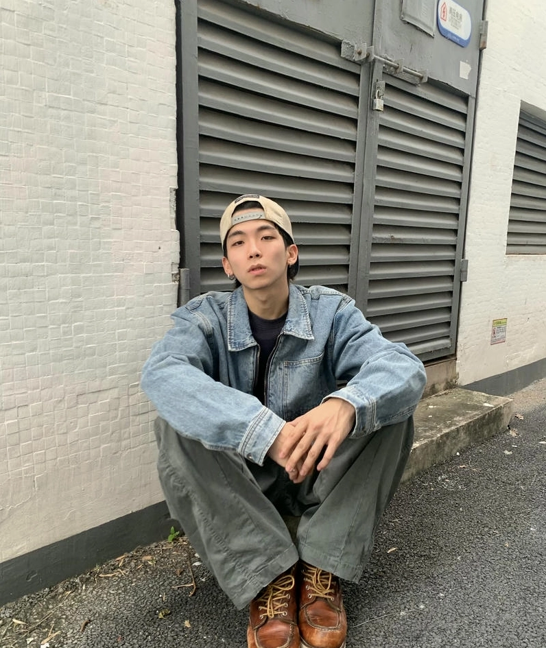 Ảnh meme Boy phố nét mặt lạnh lùng cá tính