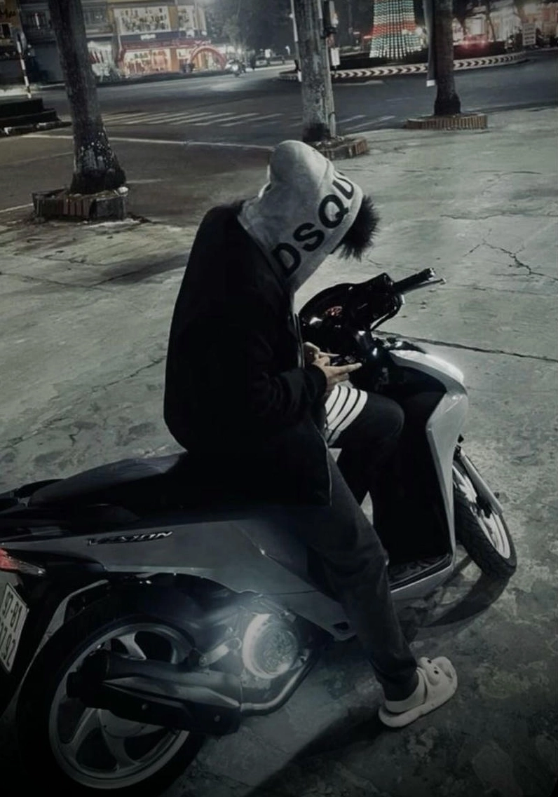 Ảnh meme Boy phố tạo dáng phố vắng