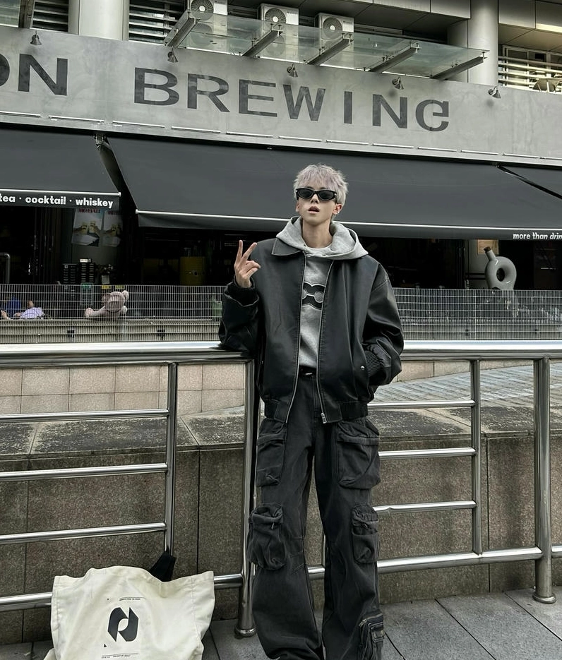 Ảnh meme Boy phố thần thái lạnh lùng ngoài trời