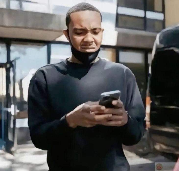 Ảnh meme Đu idol biểu cảm người đàn ông khó chịu