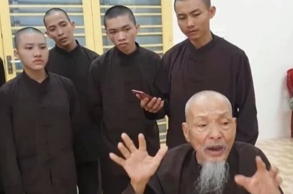 Ảnh meme Hướng nội với câu chuyện thầm kín