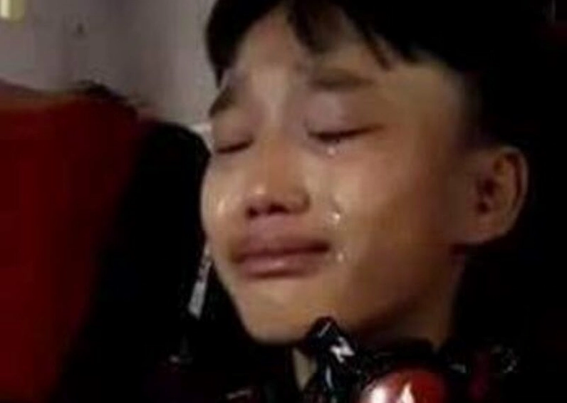 Ảnh meme Lụy tình đau lòng đến phát khóc với biểu cảm khó đỡ