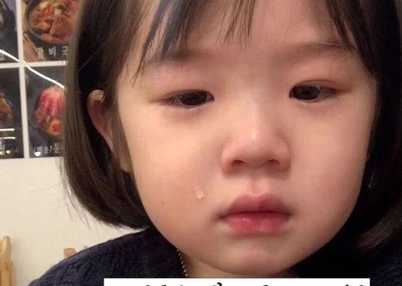 Ảnh meme Lụy tình tui bị tổn thưn gòi biểu cảm dễ thương