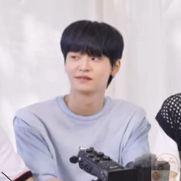 Ảnh meme Test nhân phẩm với gương mặt biểu cảm đánh giá