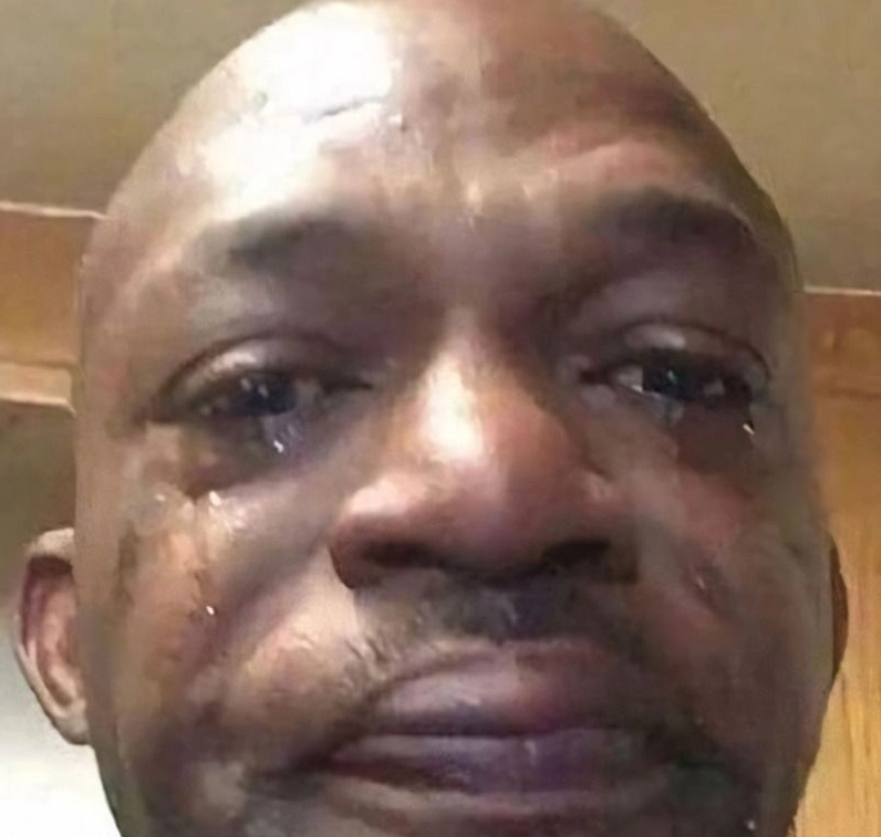 Ảnh meme Tiểu tam và biểu cảm muốn khóc nhưng không thể của người đàn ông