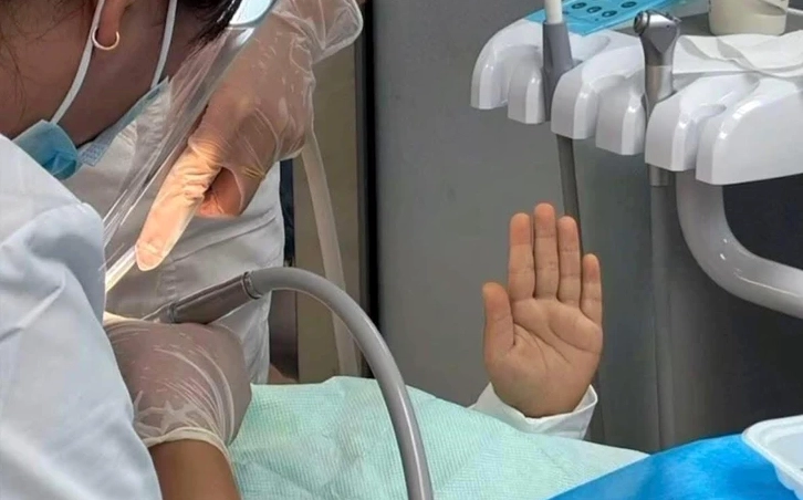 Ảnh meme Tổng tài làm việc trong văn phòng toát lên sự chuyên nghiệp.