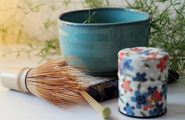 Ảnh meme Trà xanh với roi tre chasen dùng để pha matcha