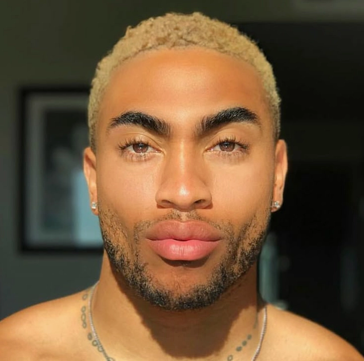 Ảnh meme Trùng sinh với khuôn mặt nghiêm nghị đầy quyết tâm