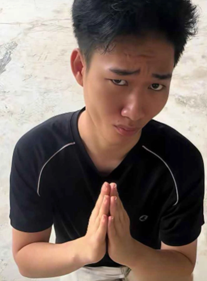 Hình ảnh ảnh meme Trùng sinh với biểu cảm bất lực và cam chịu