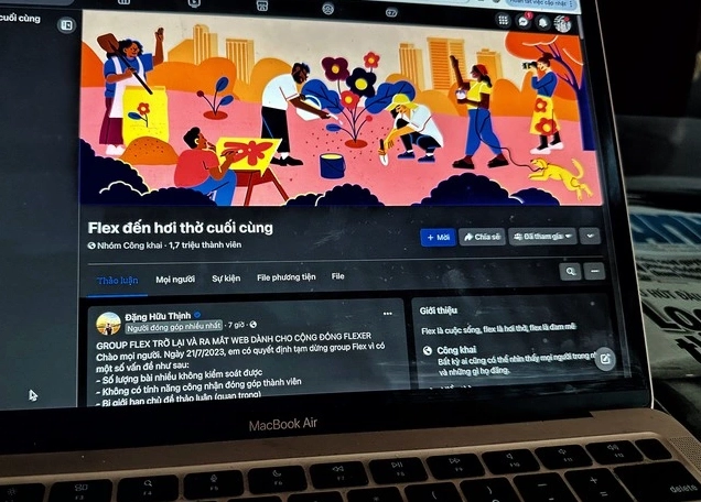 Người đeo đầy huy chương đang flex thành tích là ảnh meme Flex đến hơi thở cuối cùng