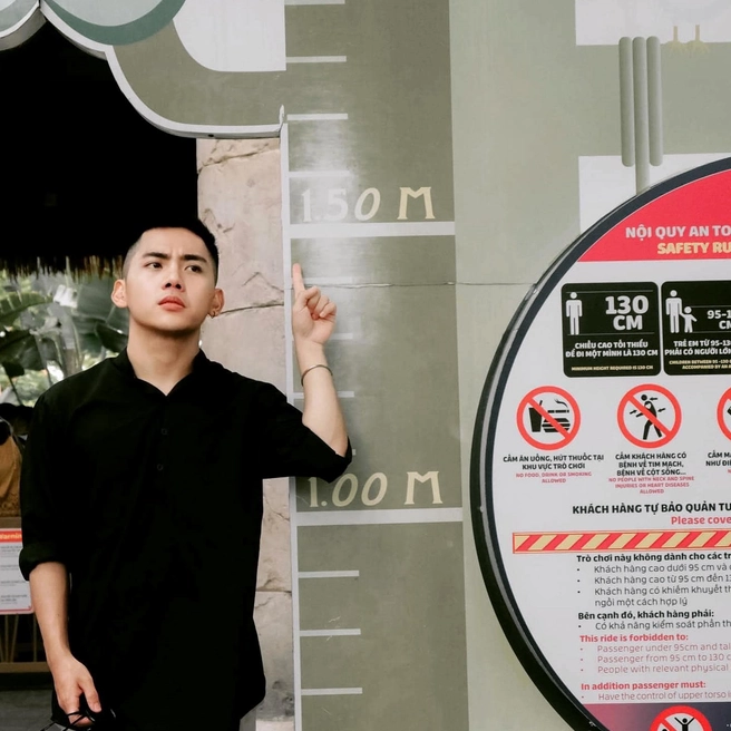 Người khoe đầy bằng khen chứng nhận là ảnh meme Flex đến hơi thở cuối cùng về thành tích