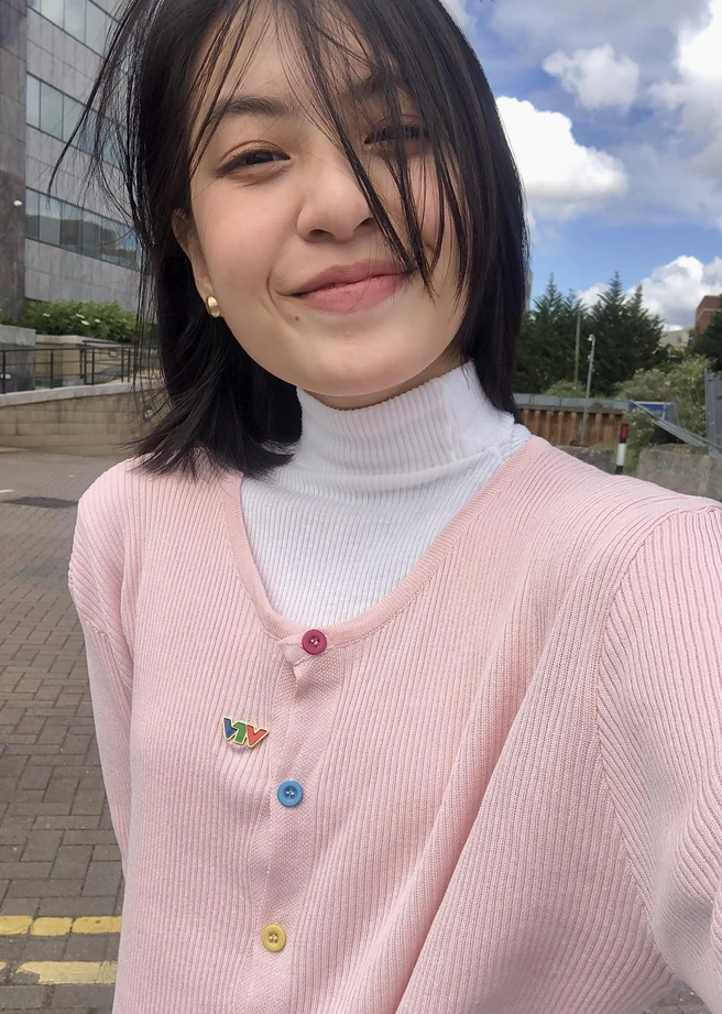 Người khoe đồ vàng và xấp tiền đô thể hiện ảnh meme Flex đến hơi thở cuối cùng