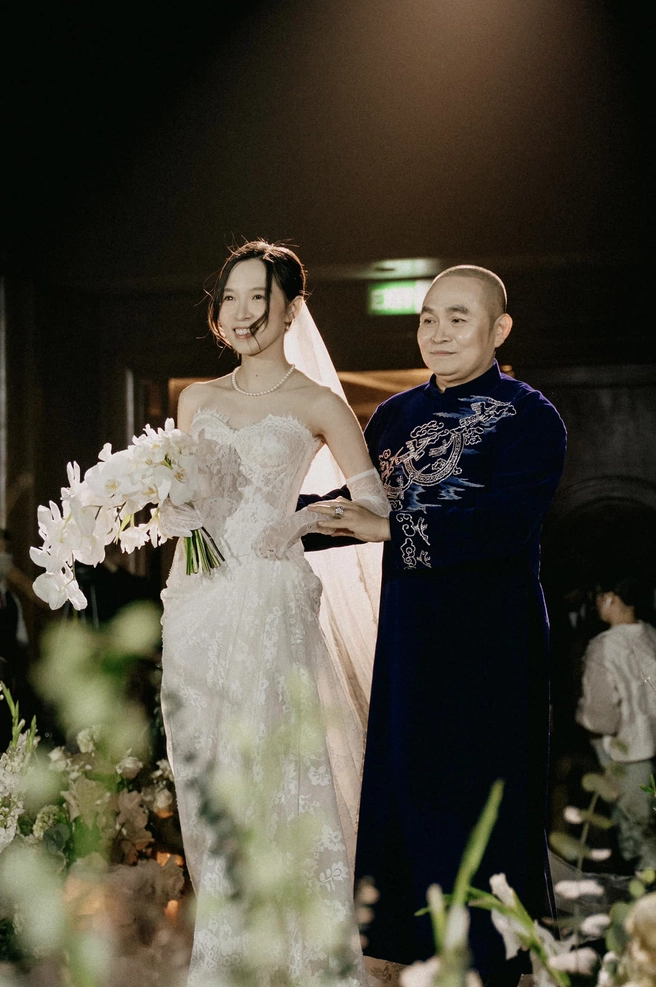 Người khoe đồng hồ vàng và các món đồ lấp lánh sang trọng là ảnh meme Flex đến hơi thở cuối cùng